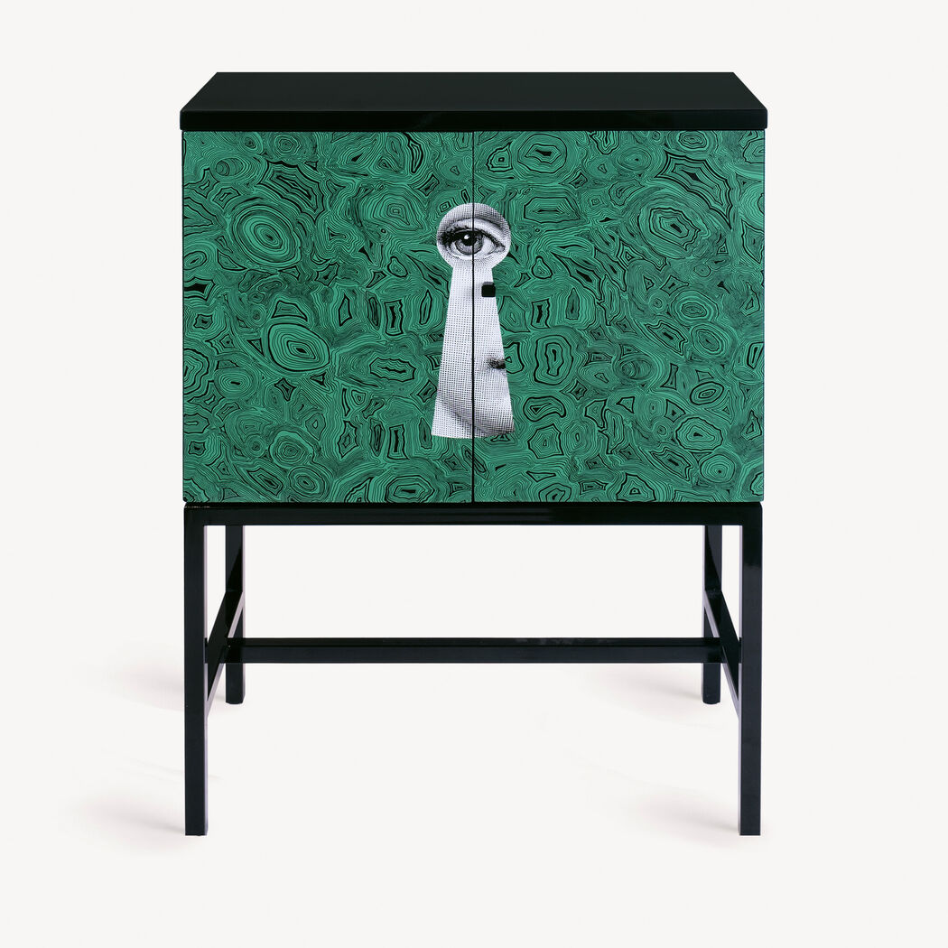 Raised small sideboard Serratura su Malachite in green/white/black